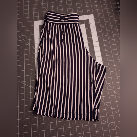 High waist stretchy Vintage style stripe shorts - Picture 4 of 4